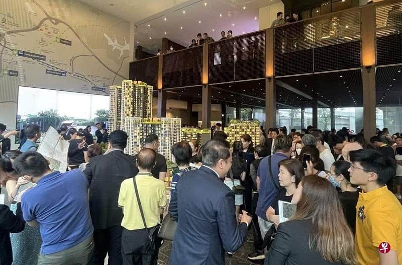 Crowded Showflat at The Reserve Residences 4 1 Crowded Showflat at The Reserve Residences 4 1